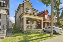 UPPER - 15 CLINTON STREET Hamilton, ON L8L 3J7