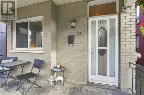 UPPER - 15 CLINTON STREET , Hamilton, Ontario L8L 3J7 4