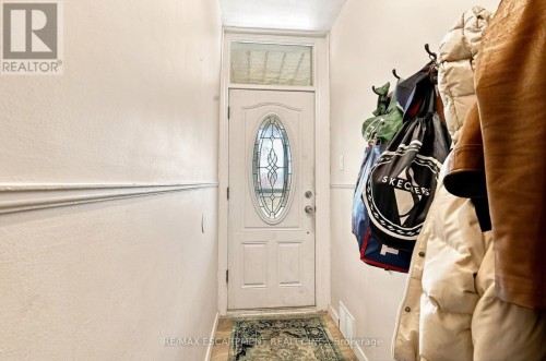 UPPER - 15 CLINTON STREET , Hamilton, Ontario L8L 3J7 5