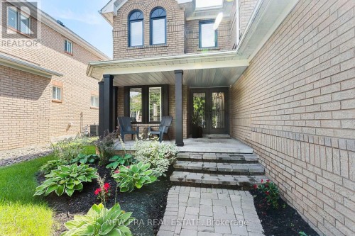 3 GILCHRIST COURT  Whitby, ON L1R 2P3