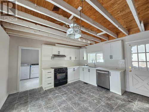 SIDE UNIT (FACING NORTH) - 18852 LESLIE STREET , East Gwillimbury, Ontario L0G 1V0 2