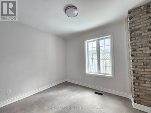 SIDE UNIT (FACING NORTH) - 18852 LESLIE STREET , East Gwillimbury, Ontario L0G 1V0 3