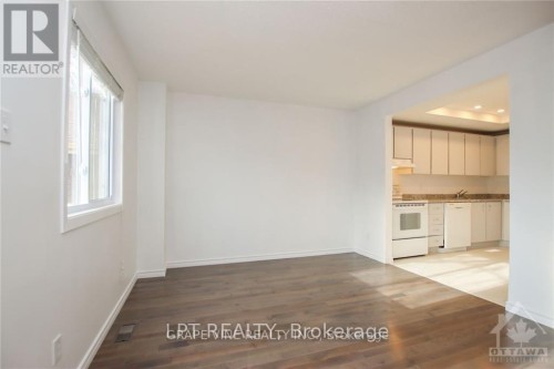 121 Erin Crescent, Ottawa, ON 