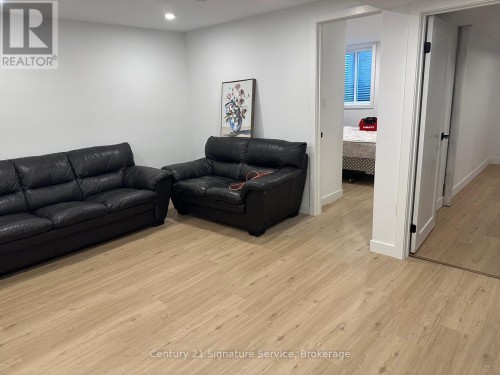 2579 LUNDENE ROAD N , Mississauga, Ontario L5J 3Y9 4