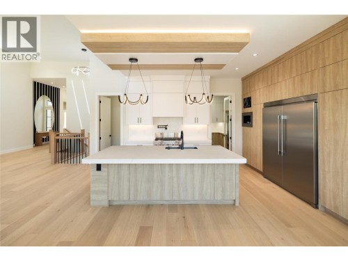 Thick Quartz island countertop - 979 Loseth Drive, Kelowna, BC 