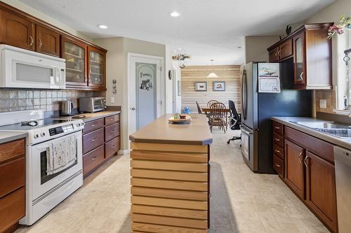 2372 20Th Street, Lister, BC 