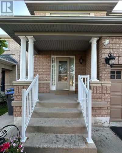 UPPER - 22 WATERDALE ROAD , Brampton, Ontario L7A 1S3 2