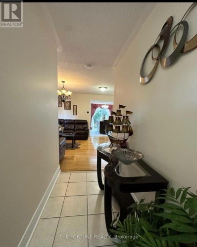 UPPER - 22 WATERDALE ROAD , Brampton, Ontario L7A 1S3 5