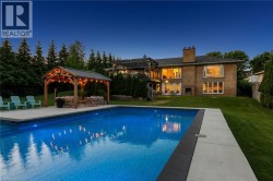1648 CREDITON Parkway  Mississauga, ON L5G 3X3