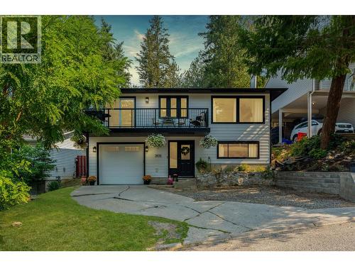 3925 Highland Park Crescent  Armstrong, BC V4Y 0K2