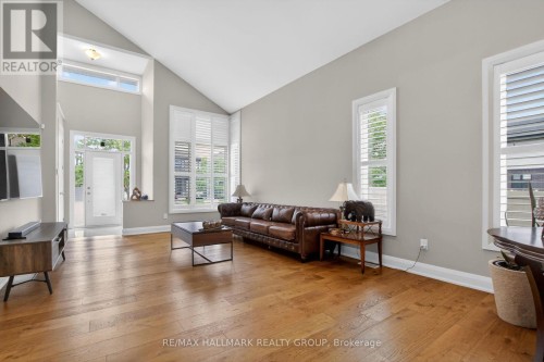 341 SERENADE CRESCENT , Ottawa, Ontario K1X 0B9 5
