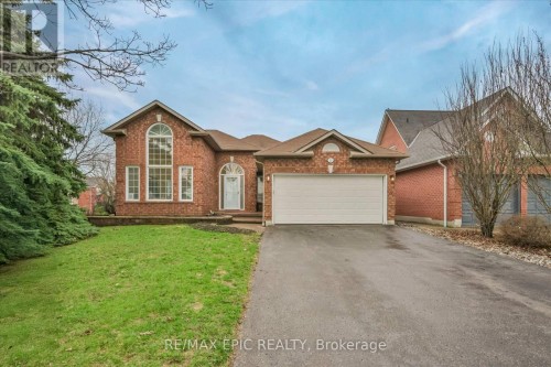 33 EMMETT PLACE  Whitby, ON L1R 2B4