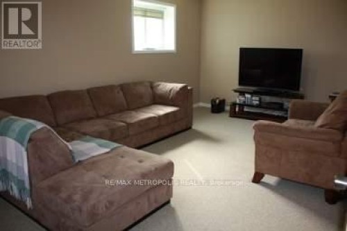 640 VIOLET STREET , Waterloo, Ontario N2V 2W2 4