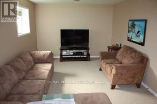 640 VIOLET STREET , Waterloo, Ontario N2V 2W2 5
