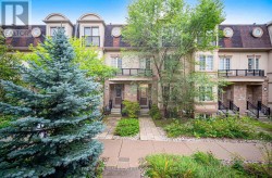 13 FLOOK LANE Toronto, ON M2R 3Y5