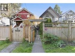 3428 W 7TH AVENUE  Vancouver, BC V6R 1W1