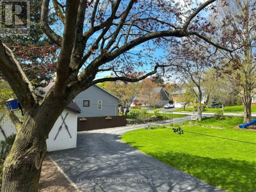 81 Thomson Drive, Hamilton, ON 
