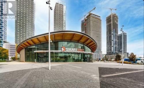 3701 - 950 PORTAGE PARKWAY , Vaughan, Ontario L4K 0J7 2