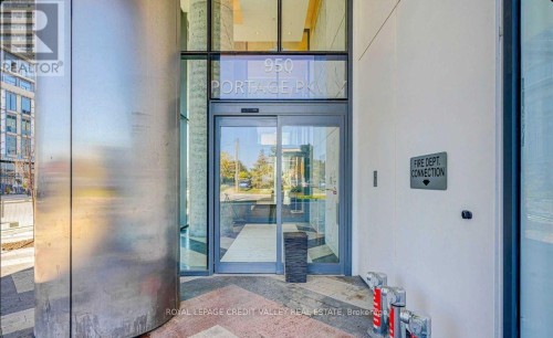 3701 - 950 PORTAGE PARKWAY , Vaughan, Ontario L4K 0J7 3