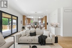 106 HAWTHORN AVENUE  Whitchurch-Stouffville, ON L4A 4S9