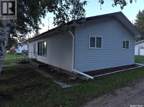 100 3Rd Avenue N, Middle Lake, SK 