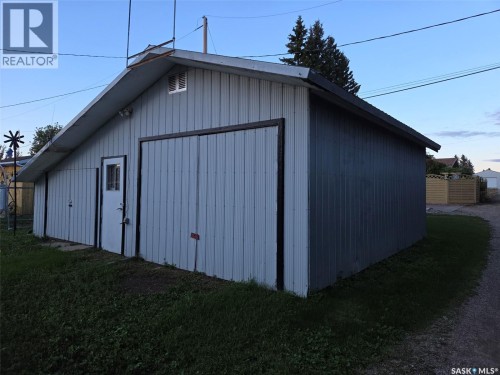 100 3Rd Avenue N, Middle Lake, SK 