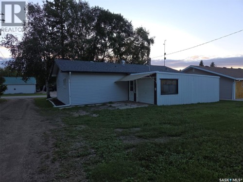 100 3Rd Avenue N, Middle Lake, SK 