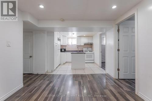 29 YATESCASTLE , Toronto, Ontario M3L 2B9 4