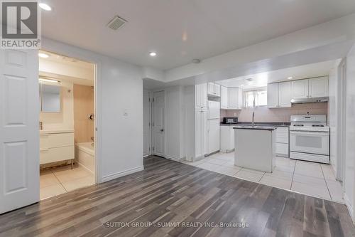 29 YATESCASTLE , Toronto, Ontario M3L 2B9 5