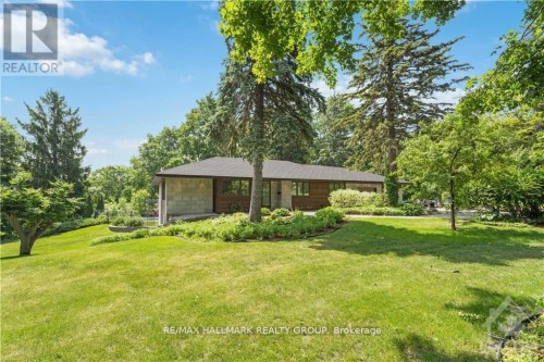 41 CEDAR ROAD , Ottawa, Ontario K1J 6L5 2