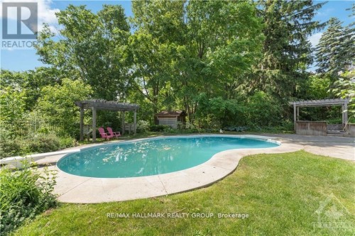 41 CEDAR ROAD , Ottawa, Ontario K1J 6L5 3