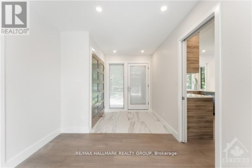 41 CEDAR ROAD , Ottawa, Ontario K1J 6L5 5