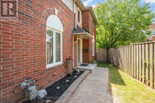 2755 Lindholm Crescent, Mississauga, ON 