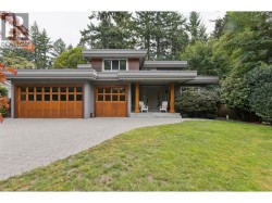 4176 VIRGINIA CRESCENT  North Vancouver, BC V7R 3Z6