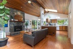 974 Wagonwood Pl  Saanich, BC V8X 4M1