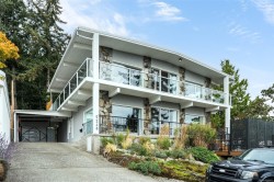 5248 Parker Ave Saanich, BC V8Y 2M9