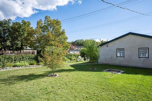 318 Lockwood St, Winnipeg, MB 