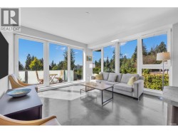 201 650 EVERGREEN PLACE  North Vancouver, BC V7N 0A5