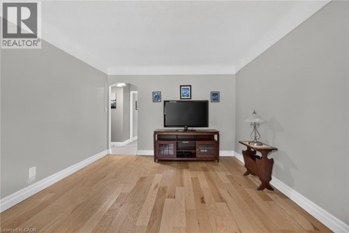 302 East 28Th Street, Hamilton, ON 