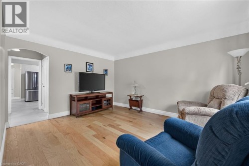 302 East 28Th Street, Hamilton, ON 