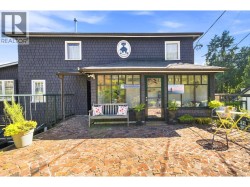 3396 MARINE DRIVE West Vancouver, BC V7V 1M9