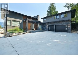 6553-6555 N GALE AVENUE  Sechelt, BC V7Z 0L1