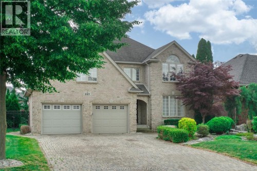 937 PAVAN  Windsor, ON N9G 2X5