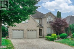 937 PAVAN Windsor, ON N9G 2X5