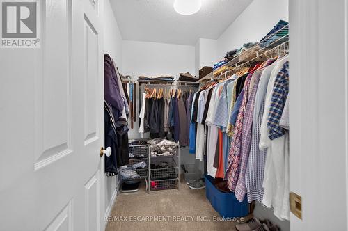 Walk-in closet - 112 Fairwood Place W, Burlington, ON 