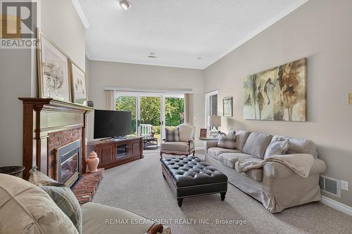 Sunken living room w/ 11' ceiling and walk-out! - 112 Fairwood Place W, Burlington, ON 