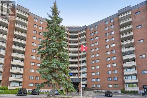 817 - 3100 CARLING AVENUE  Ottawa, ON K2B 6J6