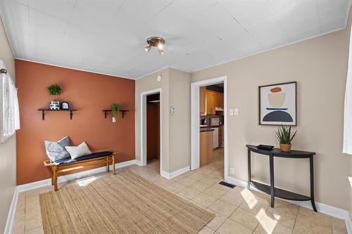 174 Cathedral Ave, Winnipeg, MB 