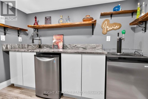 16 Rolling Lane, Hamilton, ON 