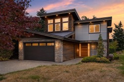 3749 Ascot Dr  Saanich, BC V8P 3S2